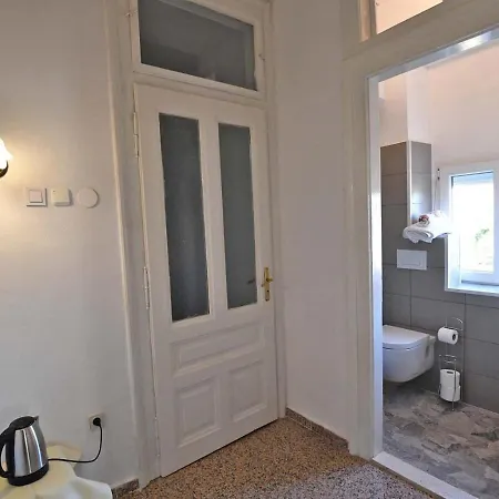 Rum i privatbostad Spacious With A Panoramic View Of Harbor